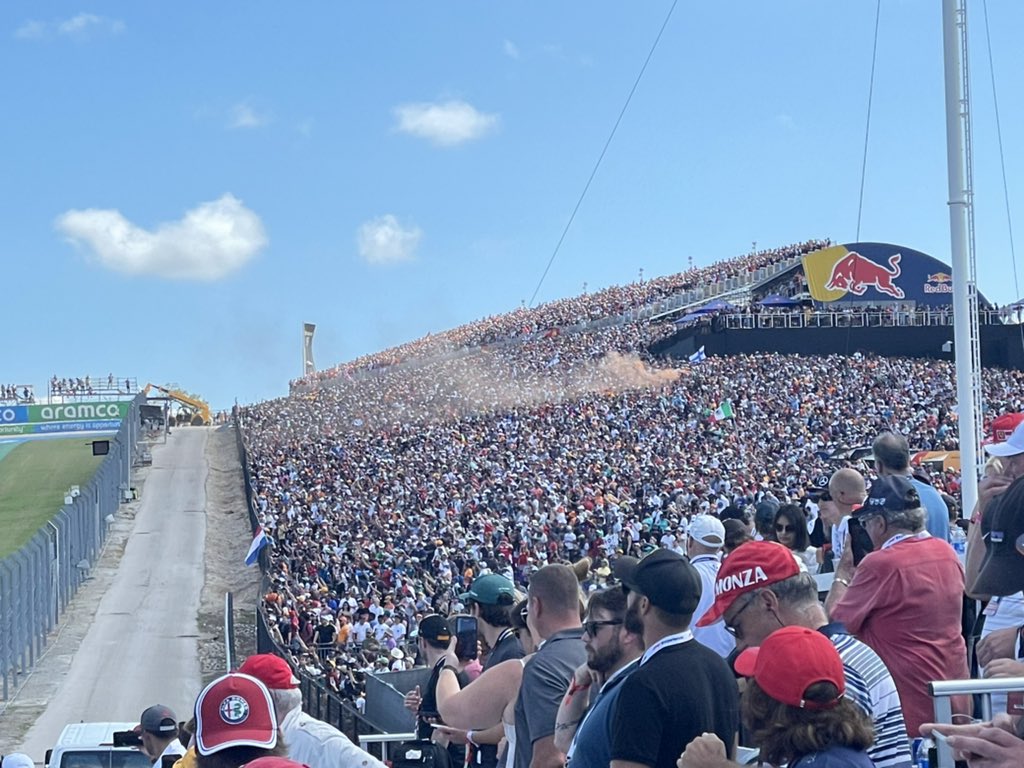 blur_'s tweet photo. Turn 1 ready for Max #usgp #cota https://t.co/kjuMM8ISw4