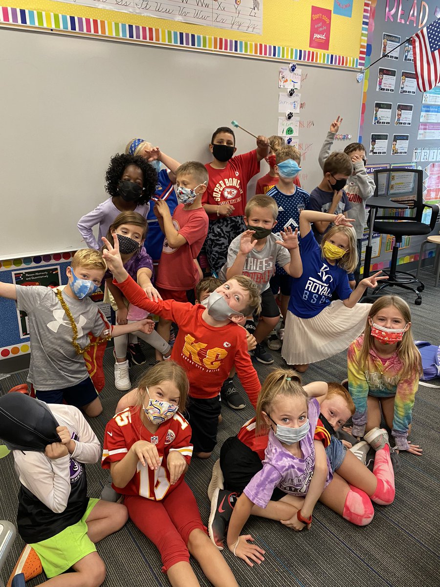mrsmillermp's tweet photo. We’ve got spirit, yes we do! #SpiritDay #secondgrade https://t.co/mPOgjhU88r