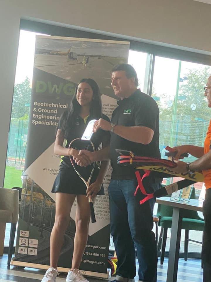KHCS_Squash's tweet photo. Meha in fine form this weekend at the @WarwickshireSq1 Senior County Closed! 
She is now Women’s County CHAMPION after winning the final 3:2 against Mariam 💪🏼
Looking forward to seeing her results at the @englandsr Championships (EJC) next weekend…..🙏🏼 https://t.co/vxg9s4sx1u