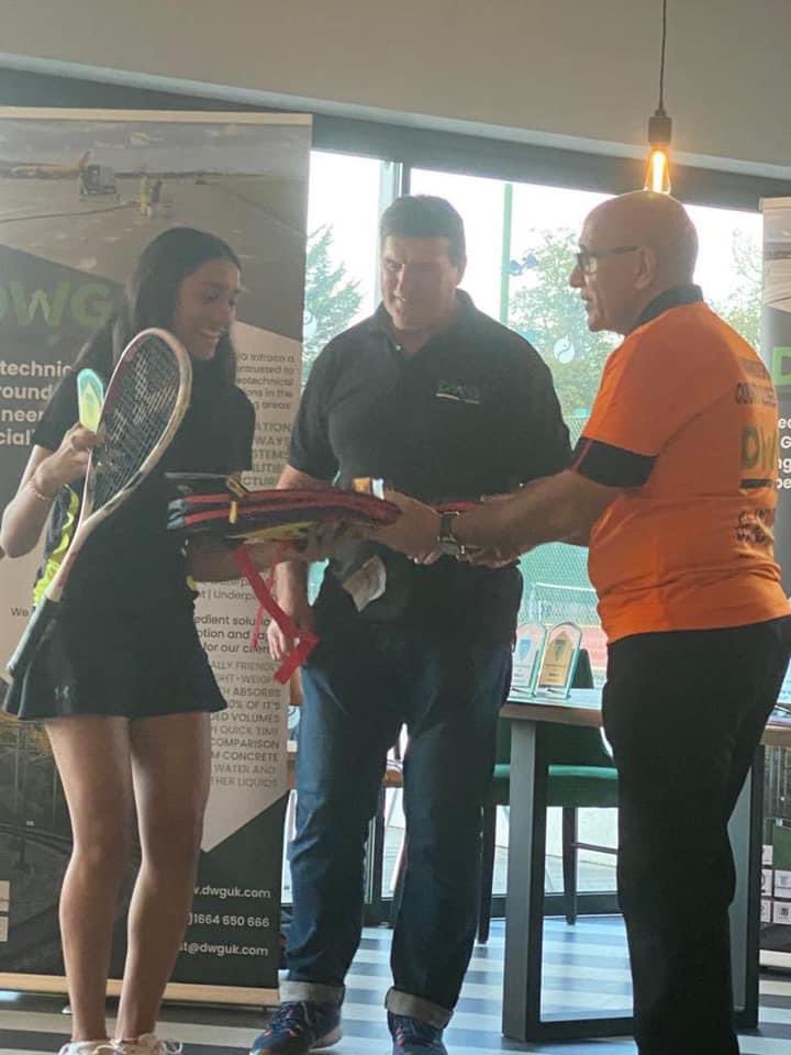 KHCS_Squash's tweet photo. Meha in fine form this weekend at the @WarwickshireSq1 Senior County Closed! 
She is now Women’s County CHAMPION after winning the final 3:2 against Mariam 💪🏼
Looking forward to seeing her results at the @englandsr Championships (EJC) next weekend…..🙏🏼 https://t.co/vxg9s4sx1u
