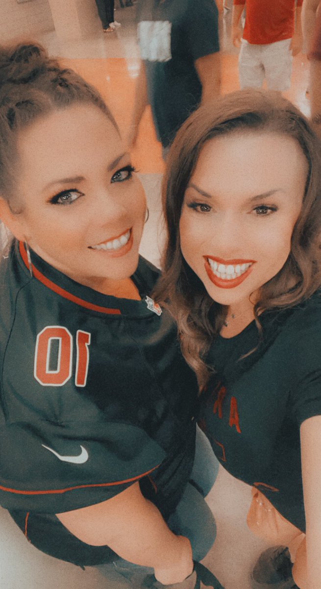 ms_ruel's tweet photo. Beauties cheering on the @AZCardinals #riseup #redsea https://t.co/Xj6cQp62BD