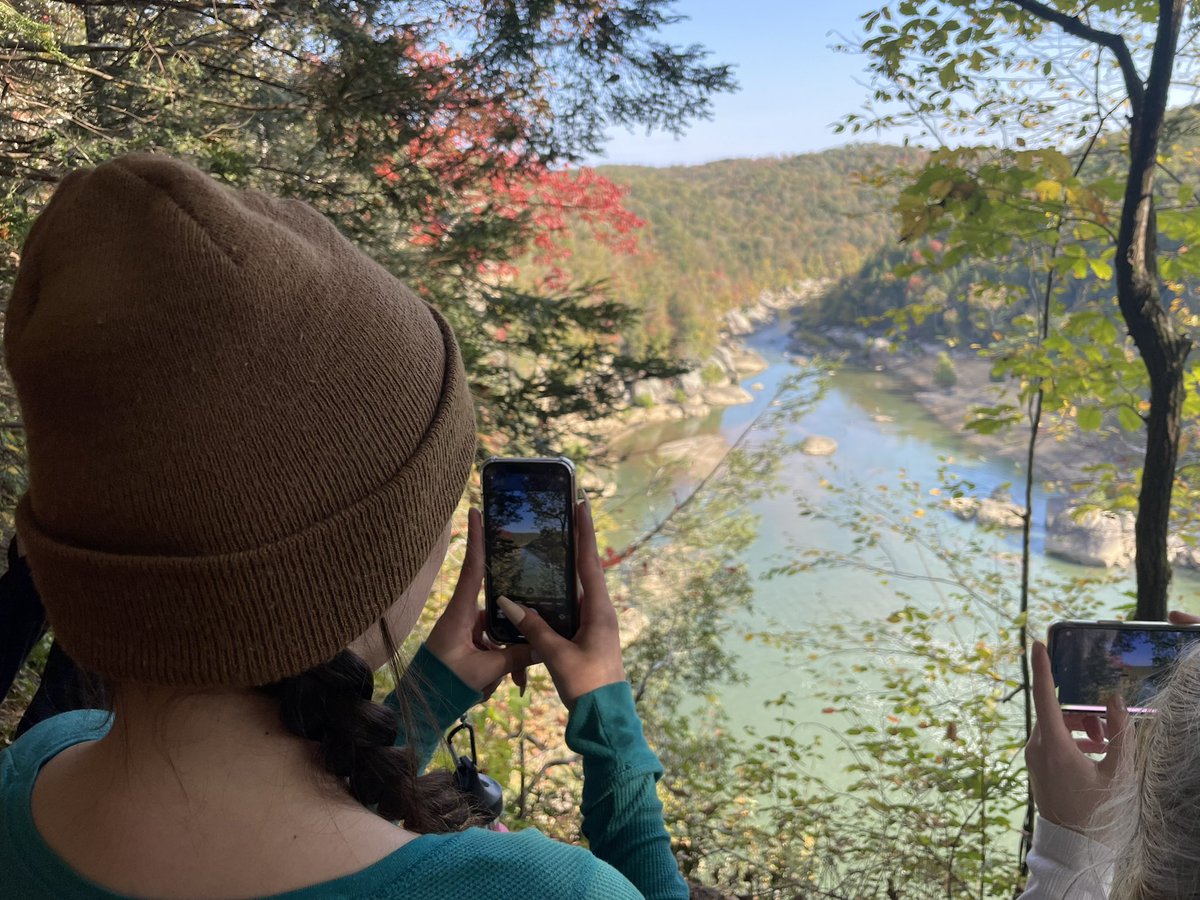 scipats's tweet photo. We were up early this morning to hike along the Cumberland River. It was a beautiful day with fall colors starting to show. https://t.co/6iBtXkHvSj