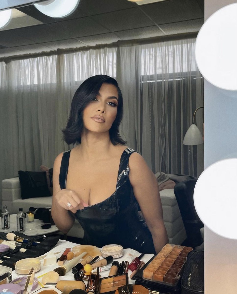 eliesaaabs's tweet photo. Kourtney Kardashian https://t.co/VVGU7YpfRw