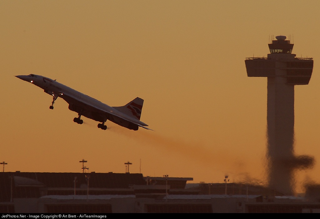 JetPhotos's tweet photo. Today in 2003, Concorde made its final revenue flight. 

See 2500 photos of Concorde from first flight to museum displays at https://t.co/UB3kZVBGGg https://t.co/q9m0sUjZBh