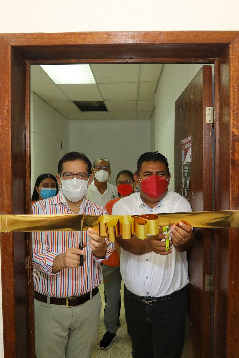ISSSTE_mx's tweet image. El Dir. Gral., @LuisAntoRamirez, inauguró una unidad médica con atención de odontología y farmacia en El Espinal, #Oaxaca, la cual entregó el Pdte. municipal, @HazaelMatus, en comodato al #ISSSTE. Permitirá ampliar la atención a unos 3 mil 500 derechohabientes.
