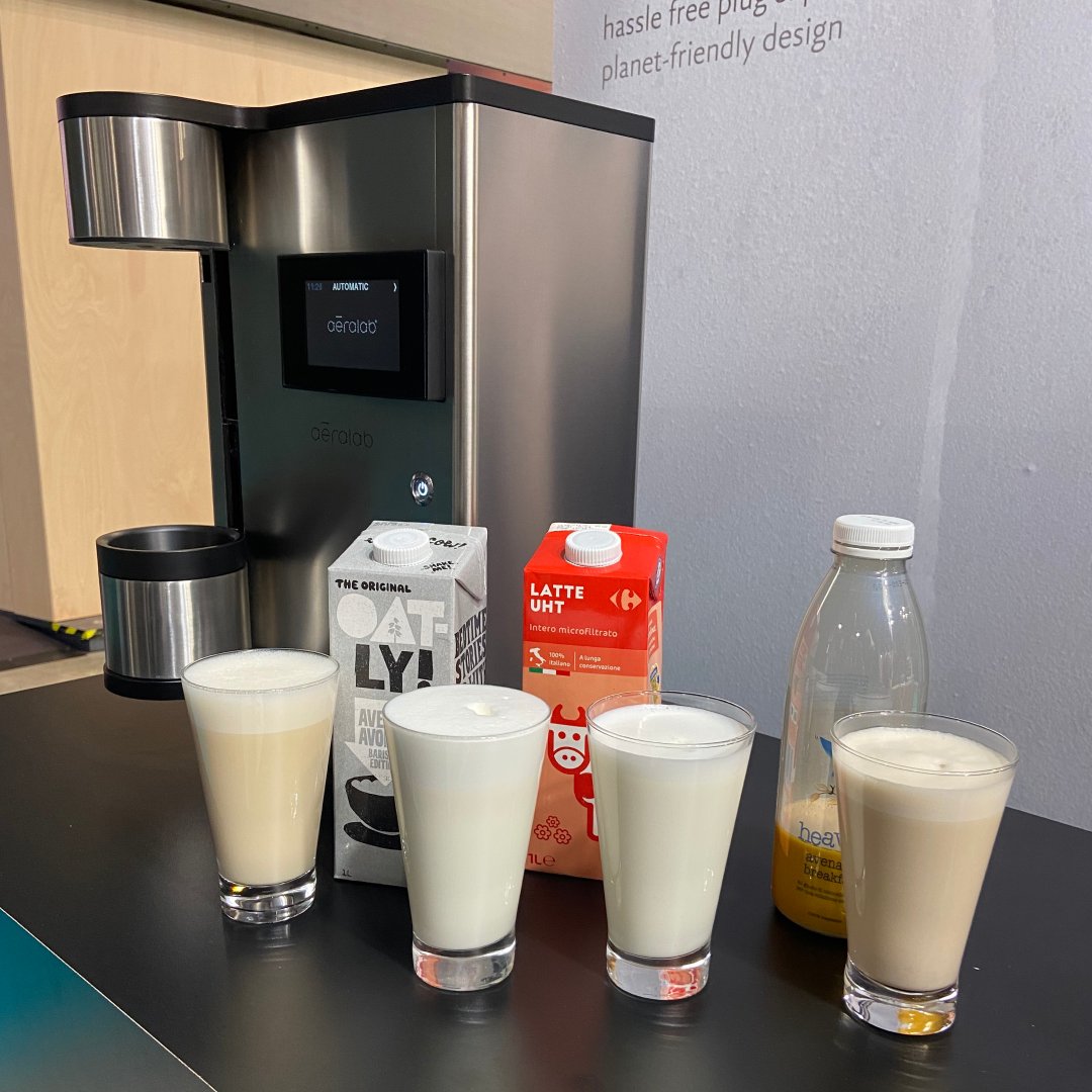 IBERITAL's tweet photo. Can you imagine a #milksteamer that automatically recognizes any type of milk? 🥛 Even plant-based ones! 🌱 Dream no more, because now you can create the best foams from any milk with #aēralab. See the demonstration we just did at #HostMilano2021! @HostMilano https://t.co/rwvcLp98gZ