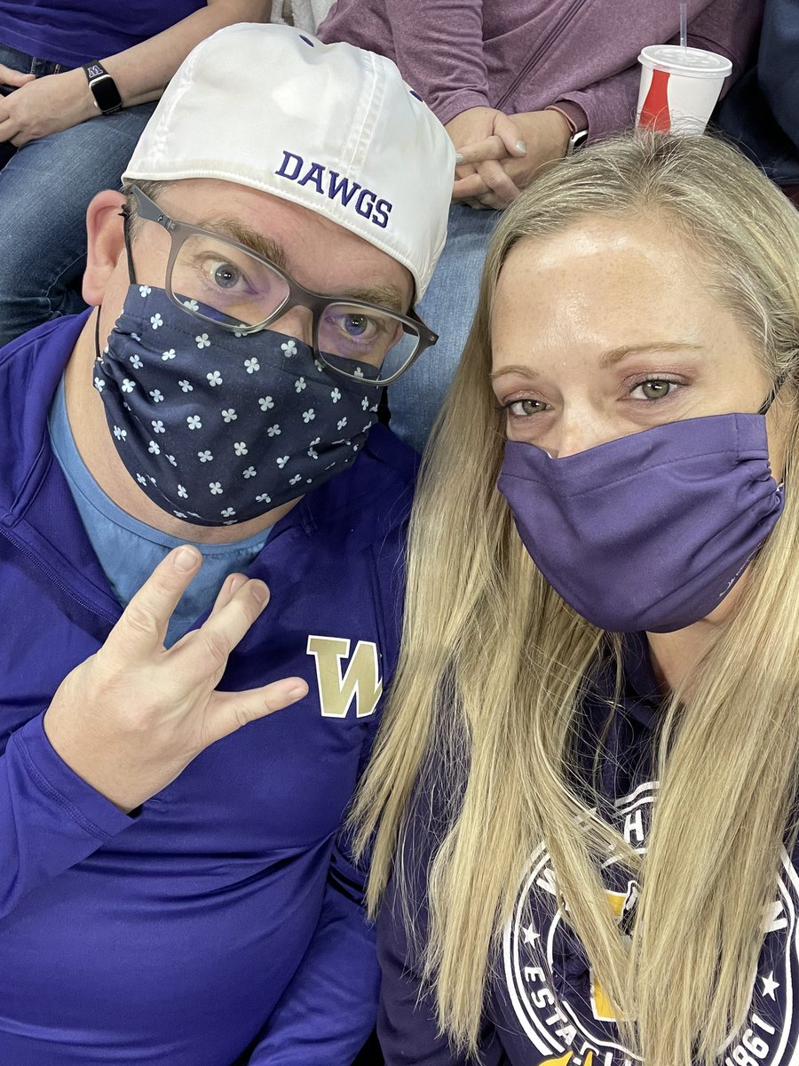 jeffreyclogan's tweet photo. Watching the Huskies Vs Stanford Volleyball Game. #pointhuskies https://t.co/asUPje5jdK