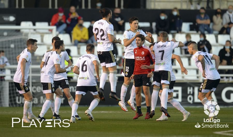 Tremendos equipo y afición! El plantío es INCREIBLE… 🤍🖤 <a href="/Burgos_CF/">Burgos Club de Fútbol</a>