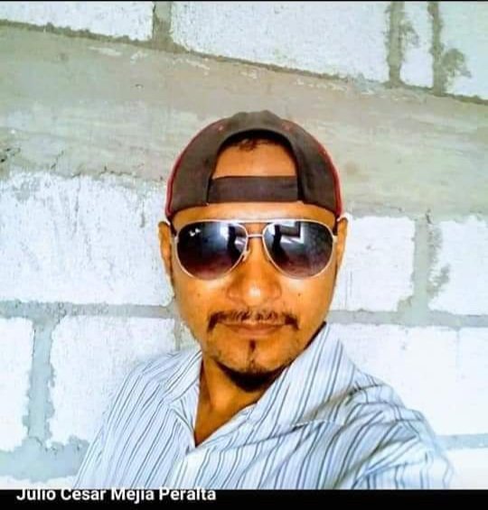 oaxacaintegro's tweet photo. Se busca a presunto asesino
#ÚLTIMOMOMENTO
Se busca a este sujeto de nombre Julio César Mejia Peralta, que asesinó a sus hijastras en Ayutla de los libres.
Reportan que la tragedia fue hoy a las cinco de la mañana, en la comunidad de #AYUTLA.
#AyudaRt https://t.co/qjkrKQvpD7