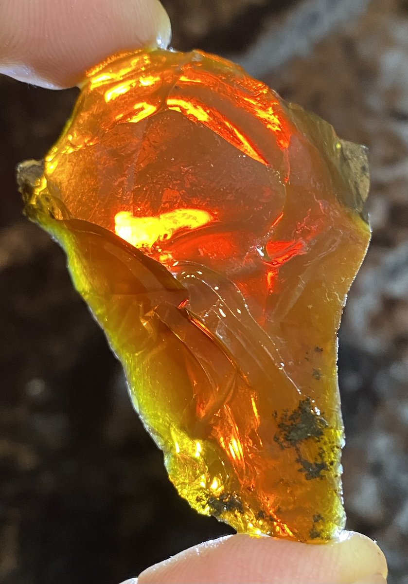 OutlawRocksGems's tweet photo. 40 gram, all natural Oregon chocolate fire opal mined by Outlaw Rocks. $40 with $9.20 US or $18 worldwide shipping. https://t.co/34lIKuMFa4 https://t.co/jEtFcRrHoC