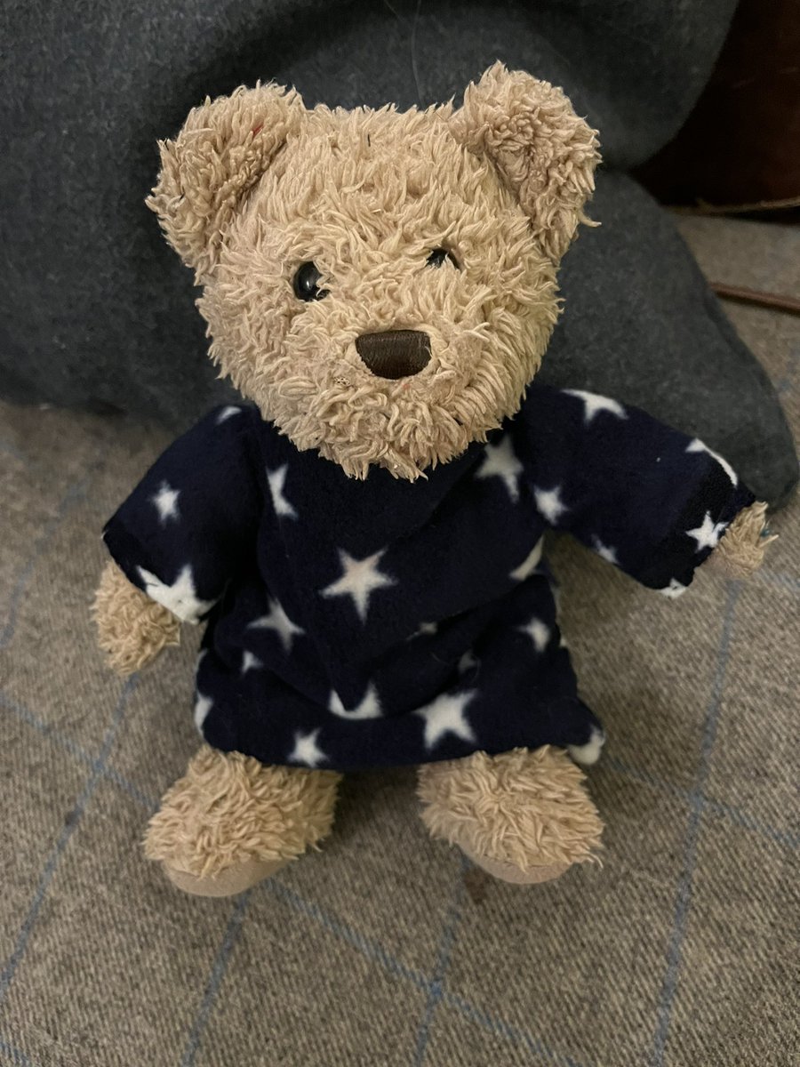 BeauPaddington's tweet photo. Wizard’s robe finished. #tinythings #teddybear #teddyclothes #teddybearsofinstagram #beaupaddington #halloweencostume #wizard https://t.co/7dlPvk8odu