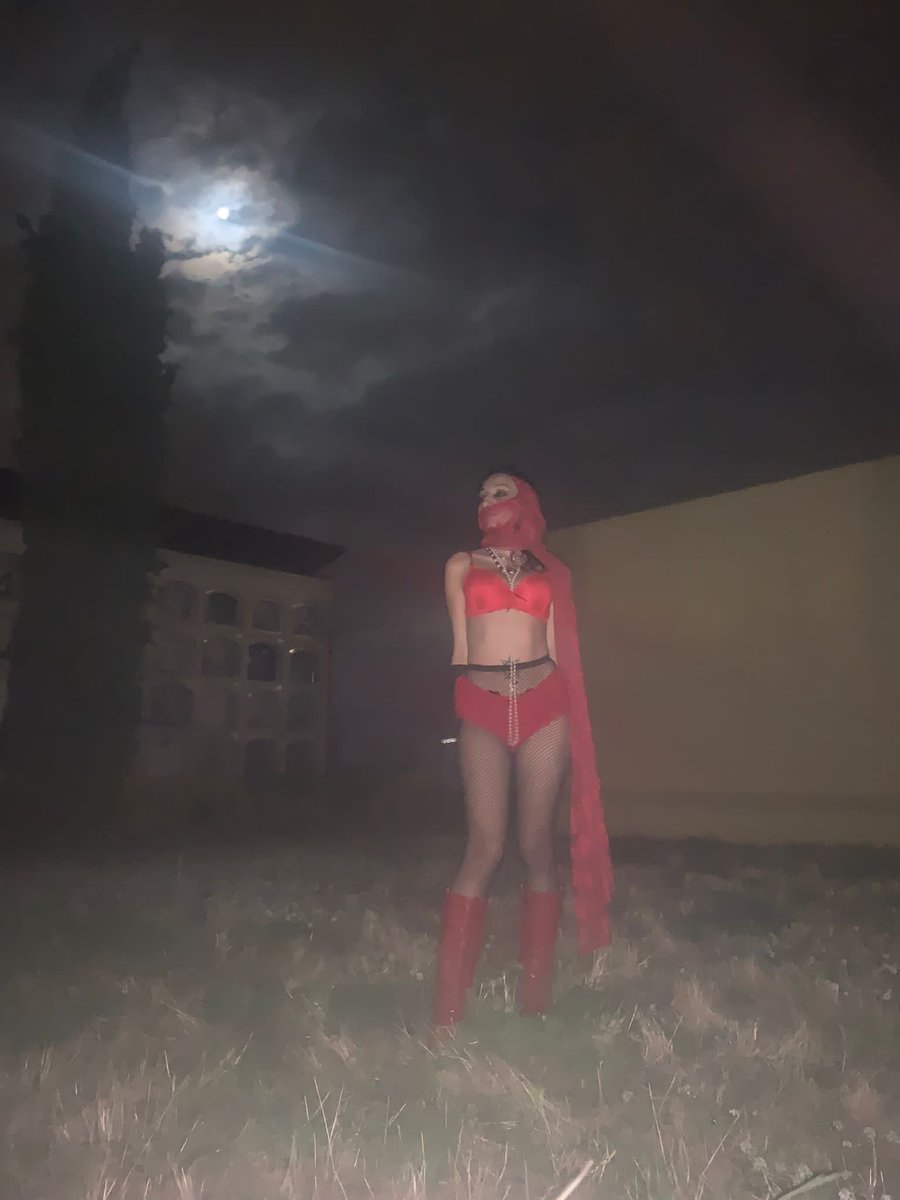 dulceposesion's tweet photo. No sabes las ganas que tengo de destrozarte el alma y que me pagues por verlo, sabes que te mueres por sentir como te dejo loco… pero ni en tus putos sueños😈 👹💀🩸🩸 https://t.co/h15hqsWRuN