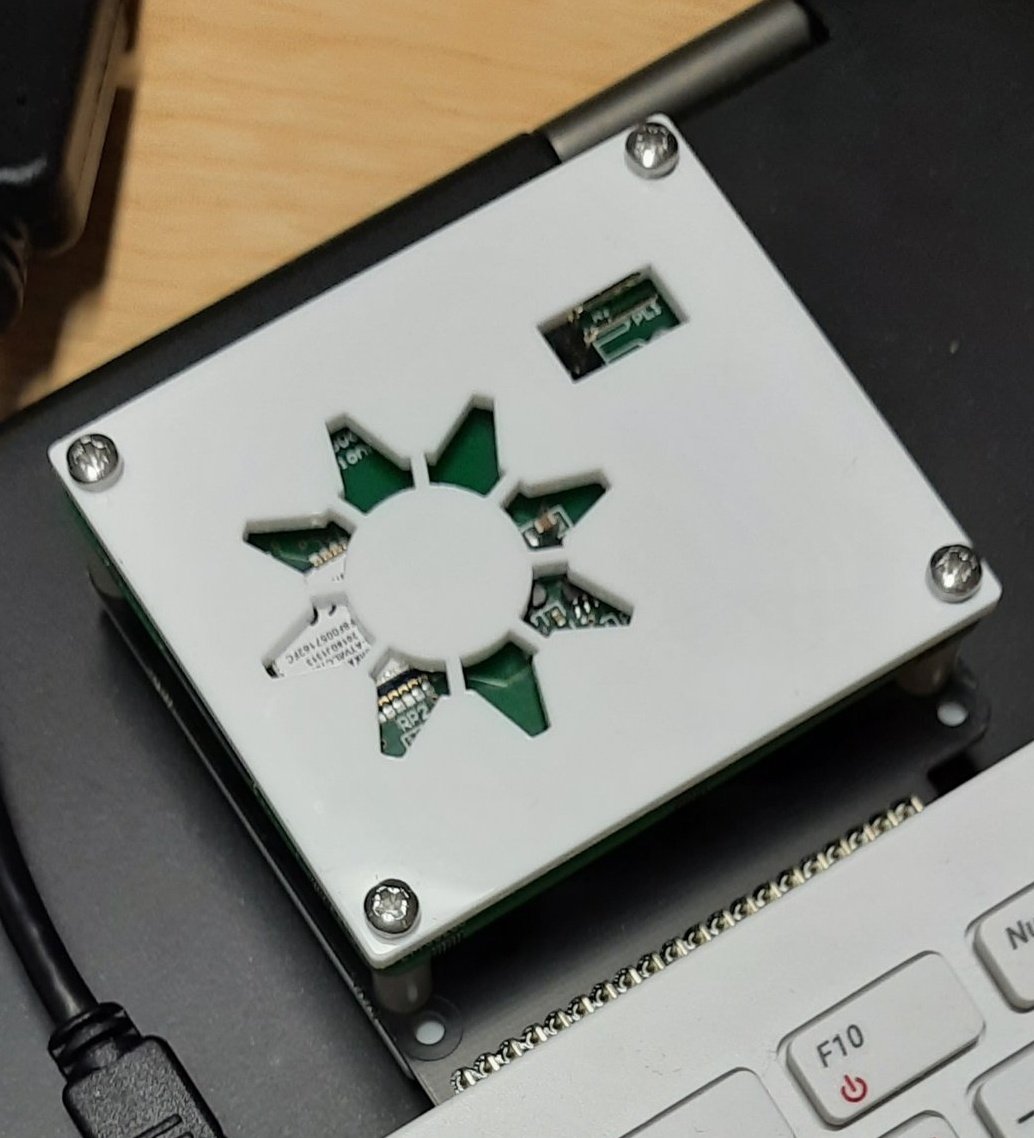 RISCOSbits's tweet image. Coming to #RISCOSLondon2021...

#Pi400 carrier for @Elesar&apos;s WiFi HAT. Unleash your Pi400!

#RISC_OS