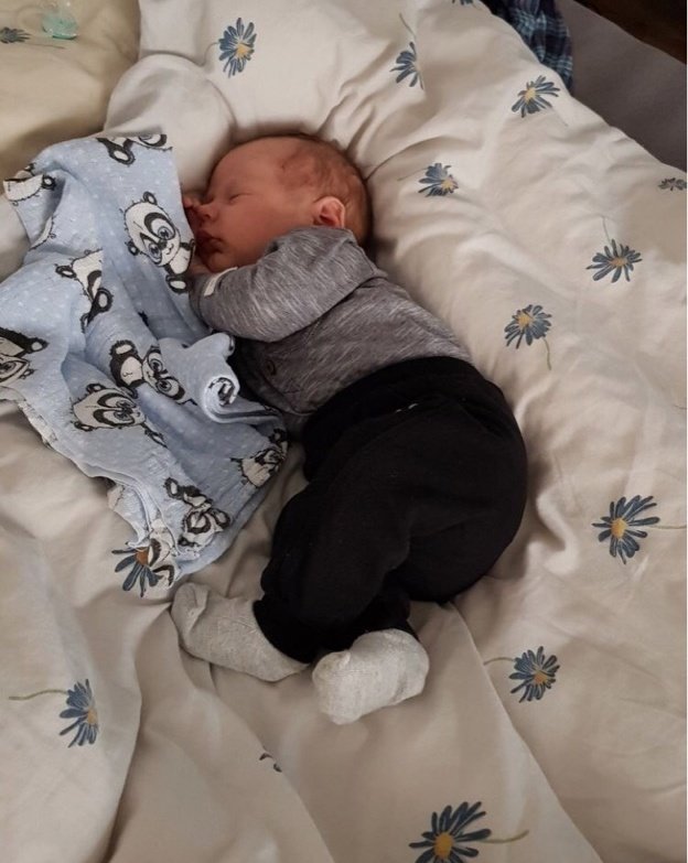 Mi osito. 😍
Es muy dormilón.