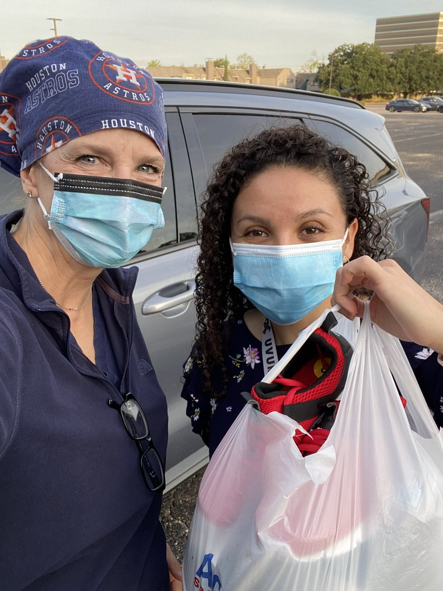 WalnutBendESWRS's tweet photo. Stacy with @Soleloved helping make an IMPACT at @WalnutBendES. We love and appreciate what you do for our students! #WeWraparoundWalnutBend https://t.co/tcQjFdZ1eA