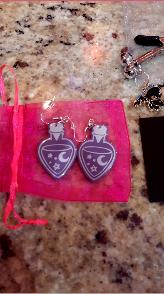 TheKinkyPixie30's tweet photo. Home from the @LAMchester_  and bought some goodies I've had my eye on from @Spoilt_Kitty_  these nipple clamps are seriously cute I couldn't resist!😍 https://t.co/zDfOTFeWCY