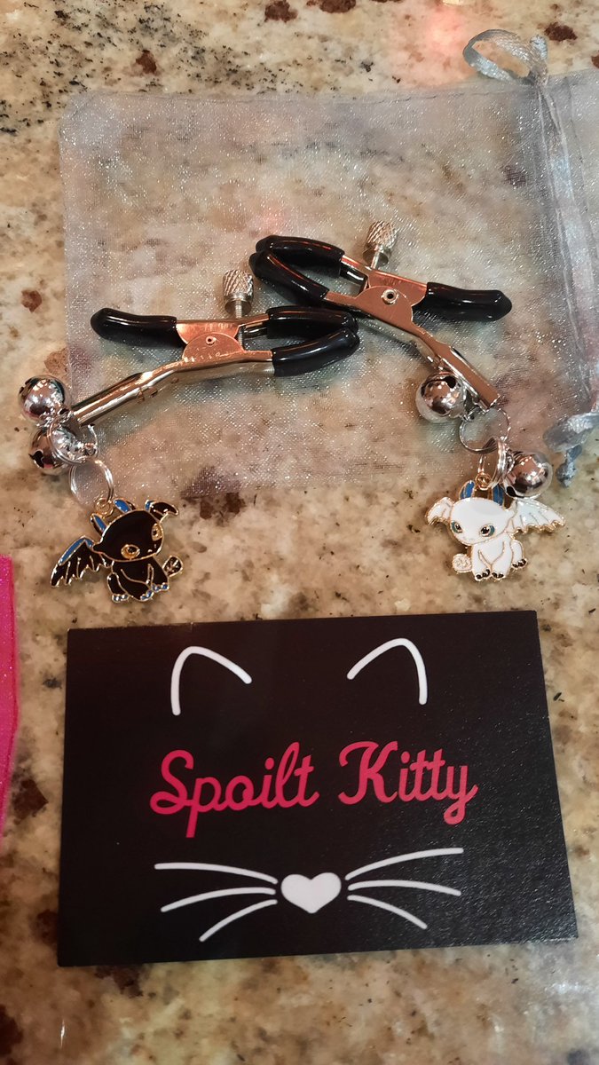 TheKinkyPixie30's tweet photo. Home from the @LAMchester_  and bought some goodies I've had my eye on from @Spoilt_Kitty_  these nipple clamps are seriously cute I couldn't resist!😍 https://t.co/zDfOTFeWCY