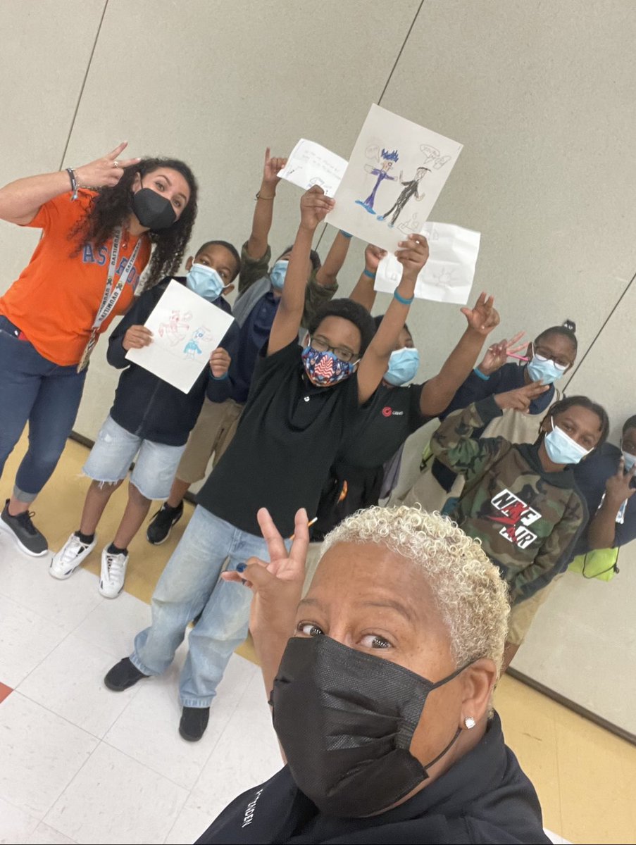 WalnutBendESWRS's tweet photo. Making it happen with @HISDPDCORE at @WalnutBendES planting one seed at a time! @Wrap4Westside @HISD_Wraparound 
#HISD #WeWraparoundWalnutBend https://t.co/J0TTOqlJrL
