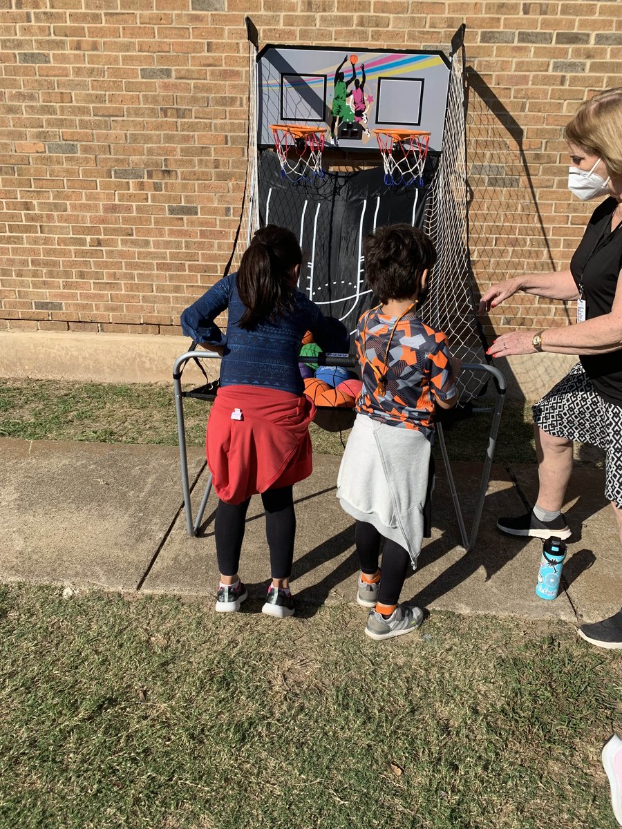 PrestonwoodElem's tweet photo. Congratulations to Valeroso for earning the most House points the first 9 weeks. They got to have a special celebration on Friday in honor of all their hard work. Which house will be next?!
#PWEpanthers #valeroso #RISDPowerofLove https://t.co/1tNEzhIICO