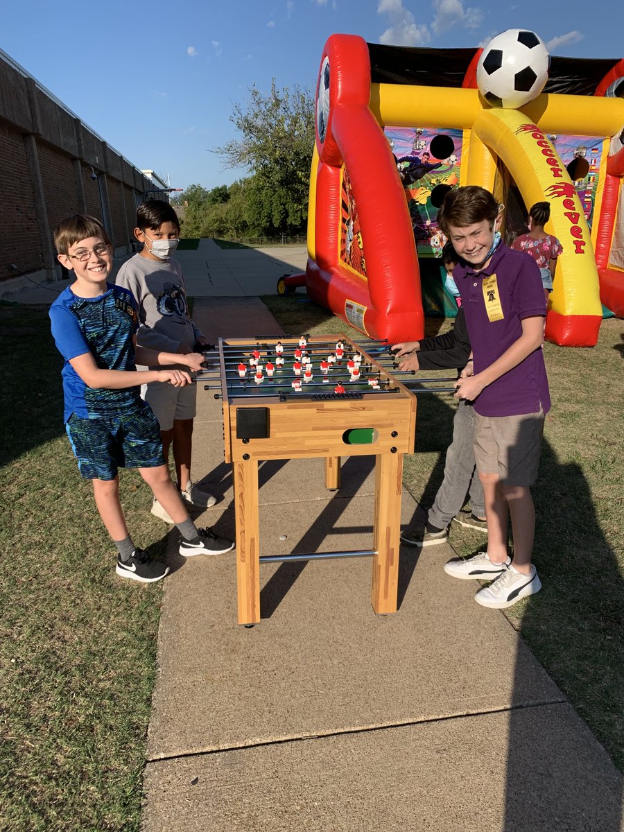 PrestonwoodElem's tweet photo. Congratulations to Valeroso for earning the most House points the first 9 weeks. They got to have a special celebration on Friday in honor of all their hard work. Which house will be next?!
#PWEpanthers #valeroso #RISDPowerofLove https://t.co/1tNEzhIICO