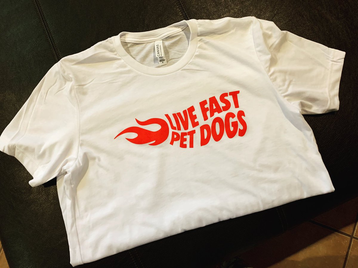 applegirlart's tweet photo. Theyre here!
Get em while theyre hot 🔥
https://t.co/HzTP3PNKoS 🍎

#livefastpetdogs https://t.co/Kohahn1x4u