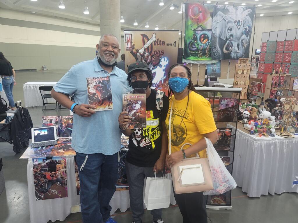 DeltaDogsComics's tweet photo. A few more @baltimorecomiccon photos! Make sure ya’ll tag us in your photos so we can share them. Really appreciate all the love and support y’all have shown this weekend 🙏🏾
#deltadogs #baltimorecomiccon #comiccon2021 https://t.co/8fGqcbLGHh