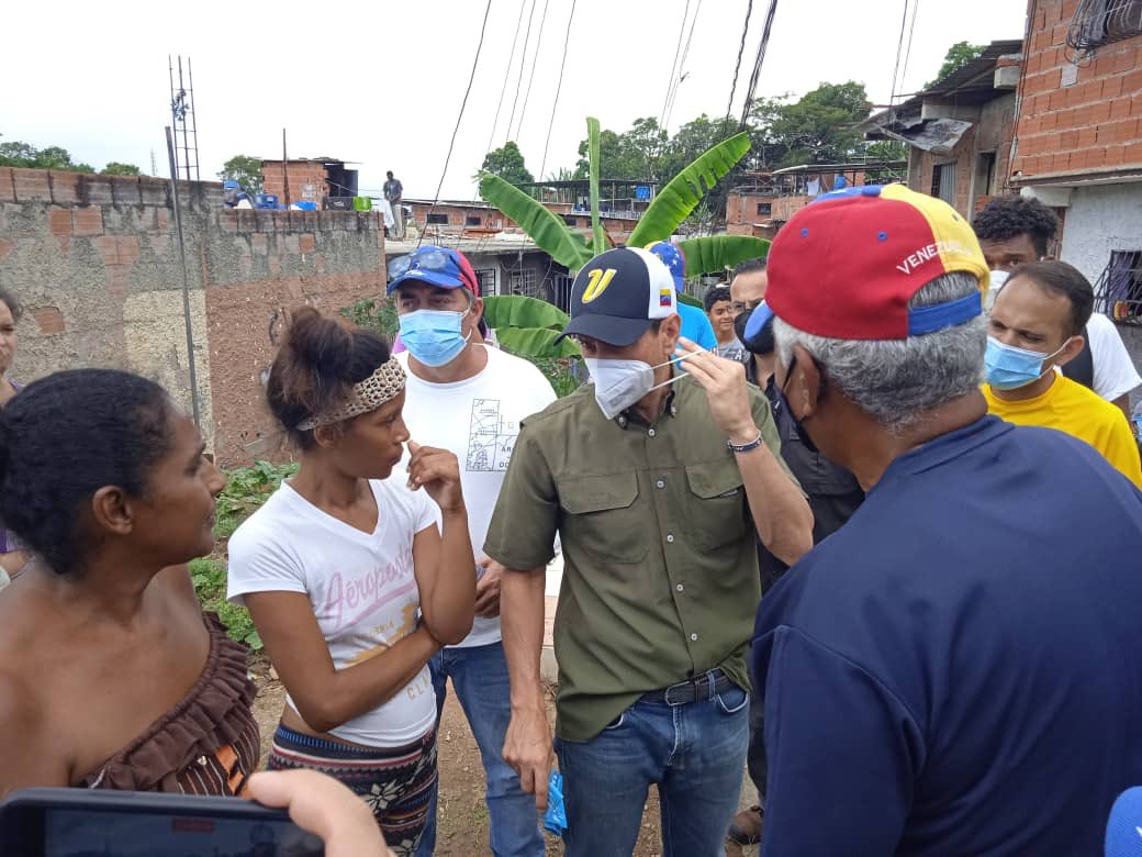 beatriz38870233's tweet photo. Nuestro líder nacional Henrique Capriles acompañado del candidato por la unidad ⁦@SilfredoRubino⁩ a la Alcaldía Zamora, Candidatos a concejales llevando mensajes de cambio 
,el porqué votar este 21 Noviembre
⁦@ActivismoPJ⁩
⁦@PjConcejales⁩
⁦@PJ_EdoMiranda⁩ https://t.co/vo7AKWyvgX