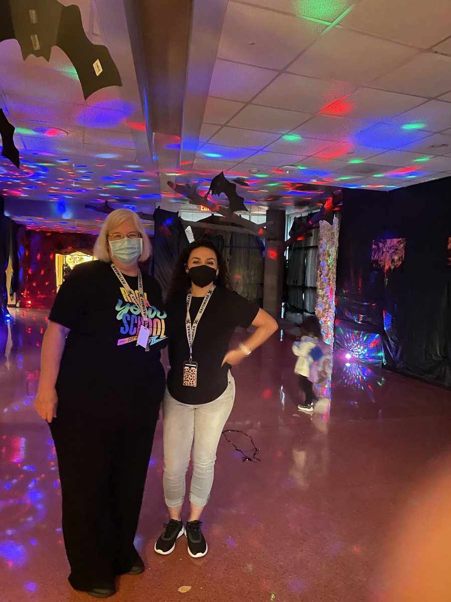 WalnutBendESWRS's tweet photo. Rock Your School Day at @WalnutBendES was impactful for our students. The joyful and excited faces made the work worth it! @Wrap4Westside @HISD_Wraparound 
#WeWraparoundWalnutBend #WeWraparoundWestside #HISD https://t.co/UrjoYX1otT