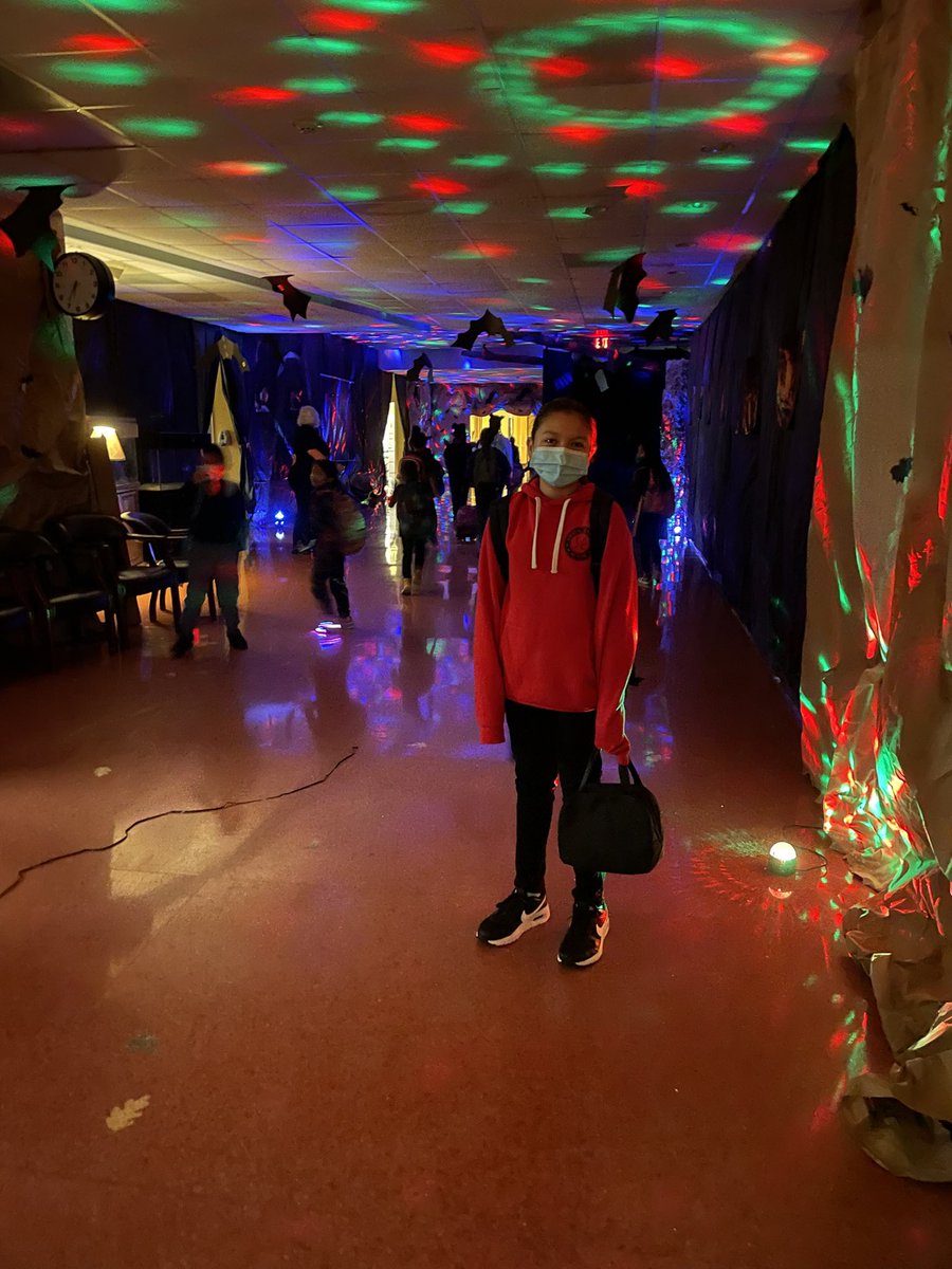 WalnutBendESWRS's tweet photo. Rock Your School Day at @WalnutBendES was impactful for our students. The joyful and excited faces made the work worth it! @Wrap4Westside @HISD_Wraparound 
#WeWraparoundWalnutBend #WeWraparoundWestside #HISD https://t.co/UrjoYX1otT