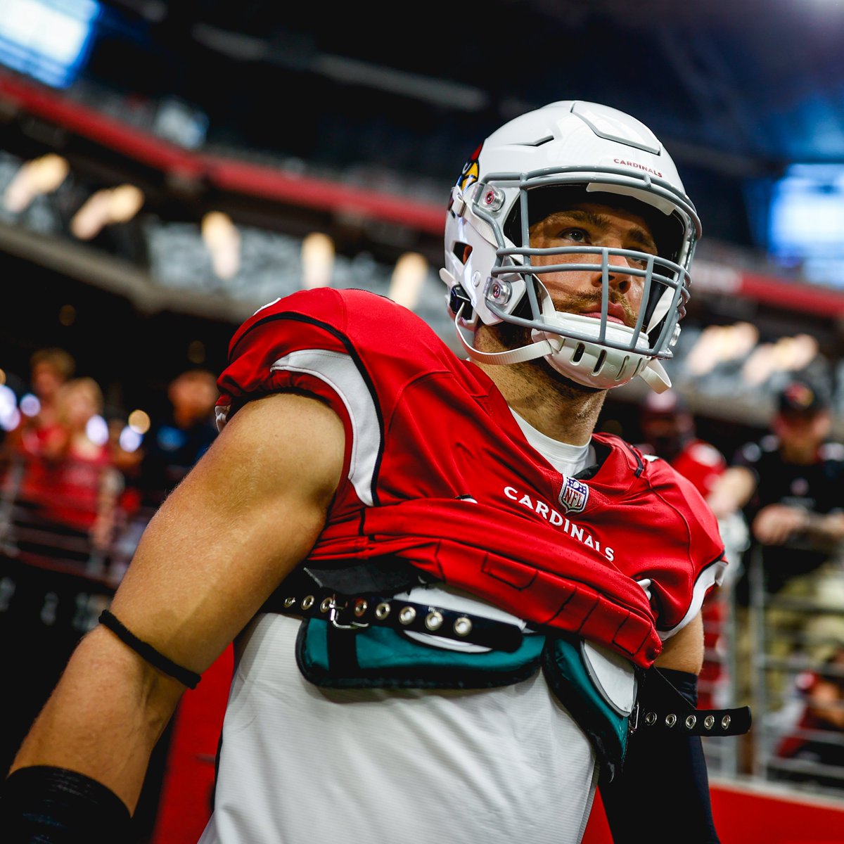NFL's tweet photo. Zach Ertz suiting up for the @AZCardinals. #RedSea 

📺: #HOUvsAZ -- 4:25pm ET on CBS
📱: NFL app https://t.co/yprRBubecA