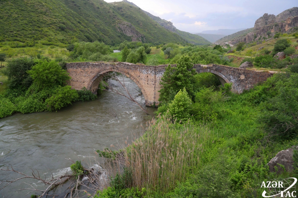 Azerbaijan's tweet photo. 🇦🇿 #Gubadli region is located in the southwest of the Republic of #Azerbaijan. It has fascinating #nature with its #forestry 🌳 fund, #mountain 🏔 #rivers, #waterfalls, icy #springs &amp; mainly mild, warm #climate.

#QarabağAzərbaycandır!
#KarabakhIsAzerbaijan! https://t.co/HxL2Rjmtw1
