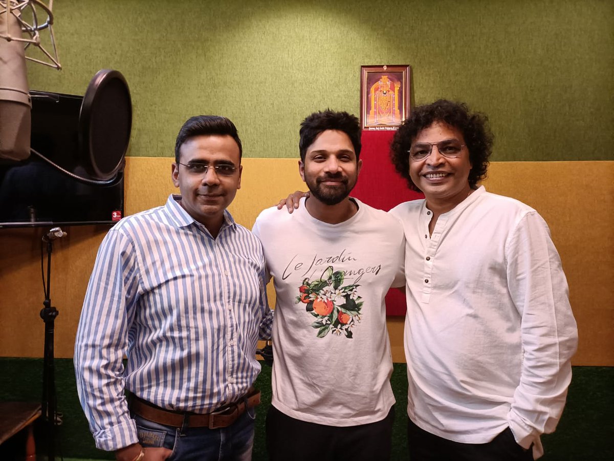 niroupgupta1's tweet photo. Veteran @Singer Cum @Music Director @PetersSuresh is going to rock the #Patta Bollywood movie with his next venture along with the Sensational @South Indian Singer @KarthikMusicExp Starring @SunnyLeone, @sreesanth36, @BimalTrivedi2, #Rradhakrishnan, @RohanMoktali , @niroupgupta1 https://t.co/ybcjSawQCa