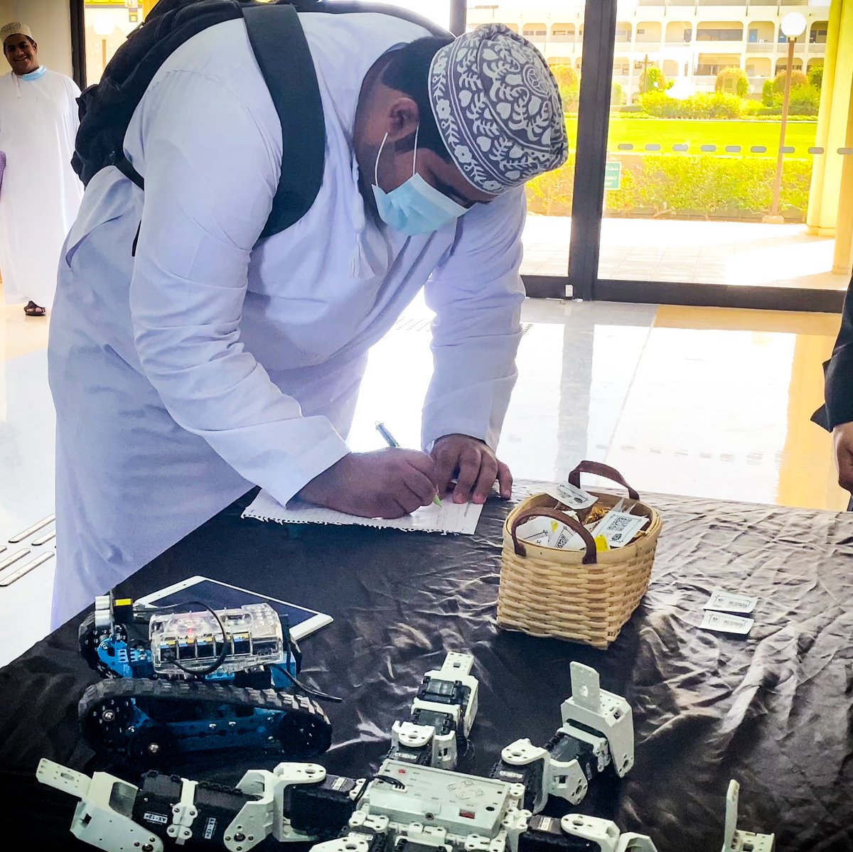 SQU_MCTE's tweet photo. جانب من الركن التعريفي بجماعة الميكاترونكس 🌟 https://t.co/k7aViQoHpM