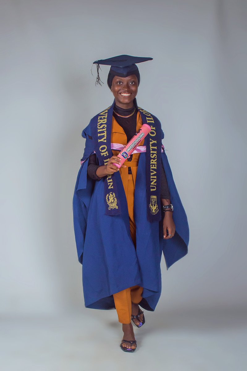 HabeebahOlanike's tweet photo. Completion of another phase ๐ฅฐ๐. Alhamdulilah robil'alamin ๐คฒ
#untothenextone
#classof2020 https://t.co/bScDxmZOLr