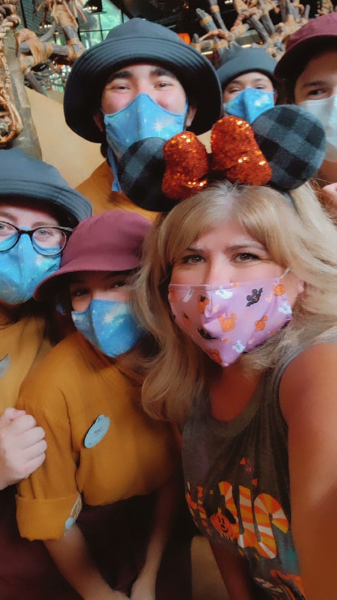 ChristyRecruit's tweet photo. When visiting Pandora for lunch....I got to meet some fabulous CPs making magic!! Such an out of this world experience! ❤ https://t.co/Qa0AX14QQ7