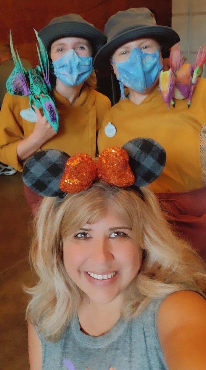 ChristyRecruit's tweet photo. When visiting Pandora for lunch....I got to meet some fabulous CPs making magic!! Such an out of this world experience! ❤ https://t.co/Qa0AX14QQ7