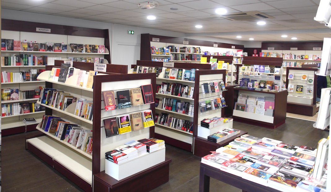 AlexandreAuteur's tweet photo. Ha et au fait! L'intégralité de mes livres est de retour à la librairie Passerelles de Vienne (à bon entendeur😉) Et en ebook sur toute le reste de la planète! :D 
#LeTreizièmeEmpereur #CodeStalingrad #Vienne #VilledeVienne #librairiePasserelles https://t.co/SlGcpnO3jT