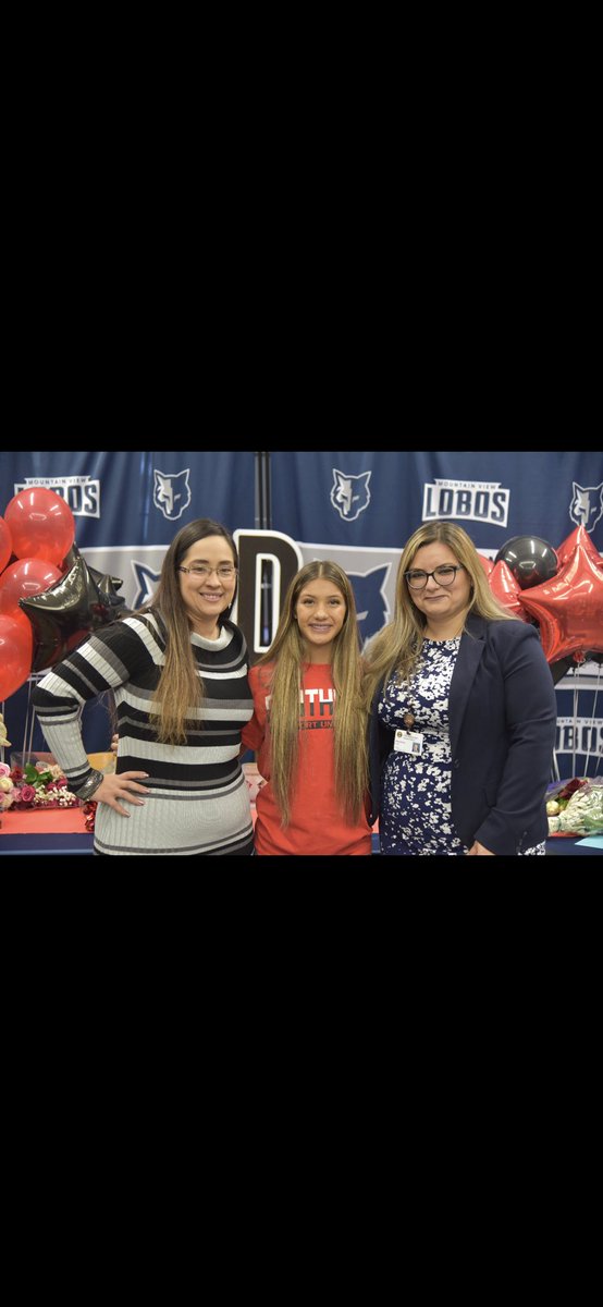 mtviewcheer's tweet photo. Congratulations to @MadelinEstrada4 for signing to Davenport University❤️🖤 #futurepanther #loboswillbeheard #signing @DUCheerleading https://t.co/d0bGwqBUVQ