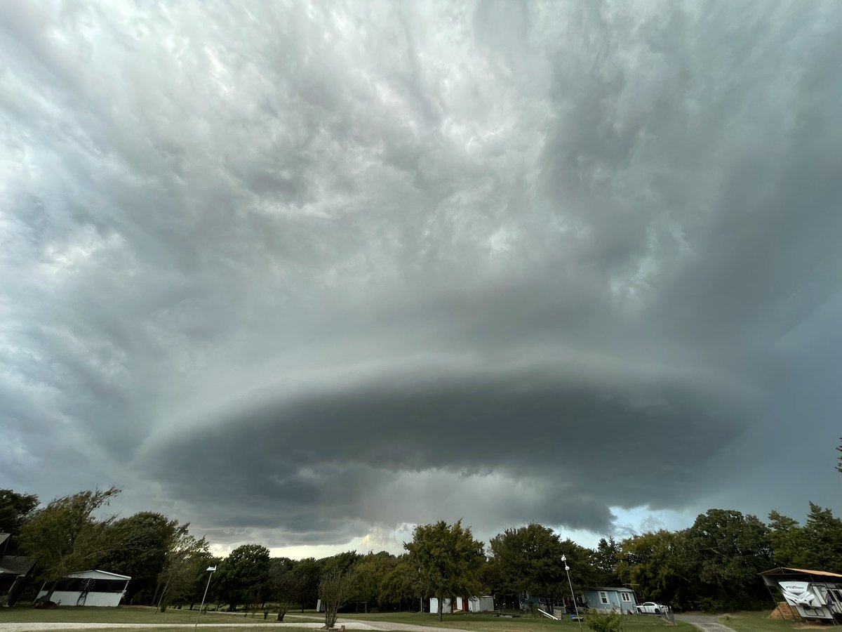 mrshanee's tweet photo. @NWSFortWorth South of Whitesboro ~6:02pm https://t.co/4PfeDtQMY6