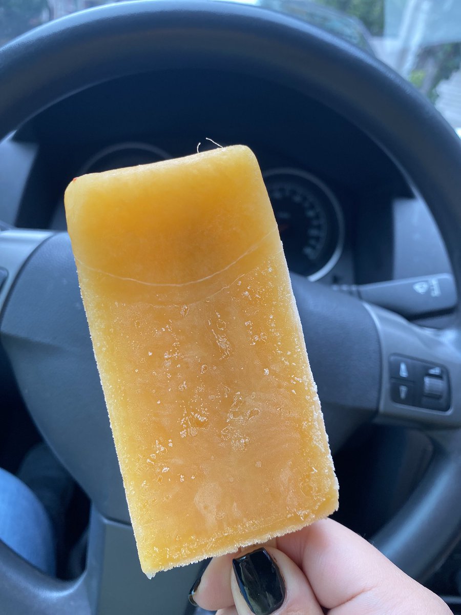 val89's tweet photo. Por mi casa venden las mejores paletas de mandarina de toda la galaxia https://t.co/GPerow1GQn