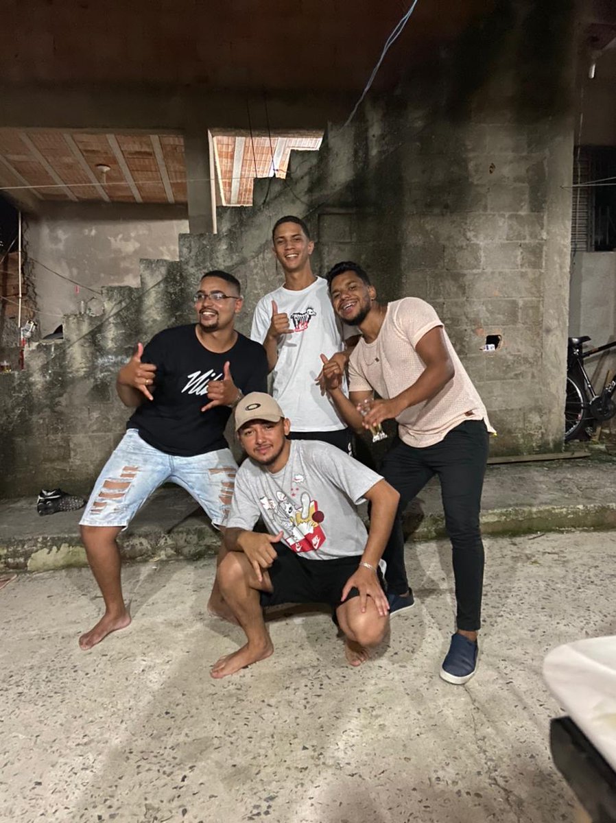 thiagobarb1's tweet photo. Mais um ano de vida ao lado dos aliados ! #2.2 @felipelibano4 https://t.co/5owaxdxFiq