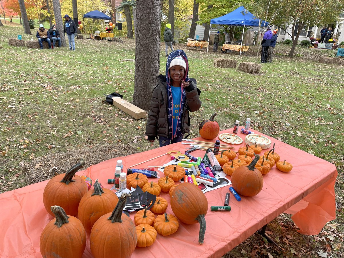 vetawward4's tweet photo. My Fall Chili Fest is TODAY from 3-6 at 2927 Washburn Ave N! It’s already looking like a lot of fun… free chili, live music, pumpkin decorating, we’ve got it all! https://t.co/XRqWRqHavQ