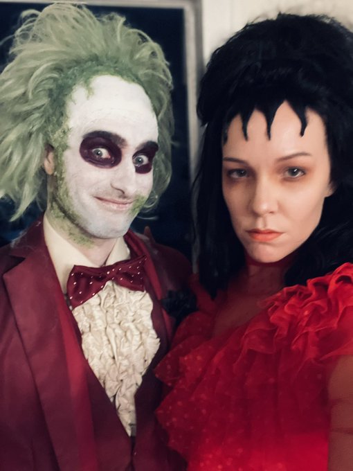 Beetlejuice and Lydia Deetz! https://t.co/y6BG2tv1YJ