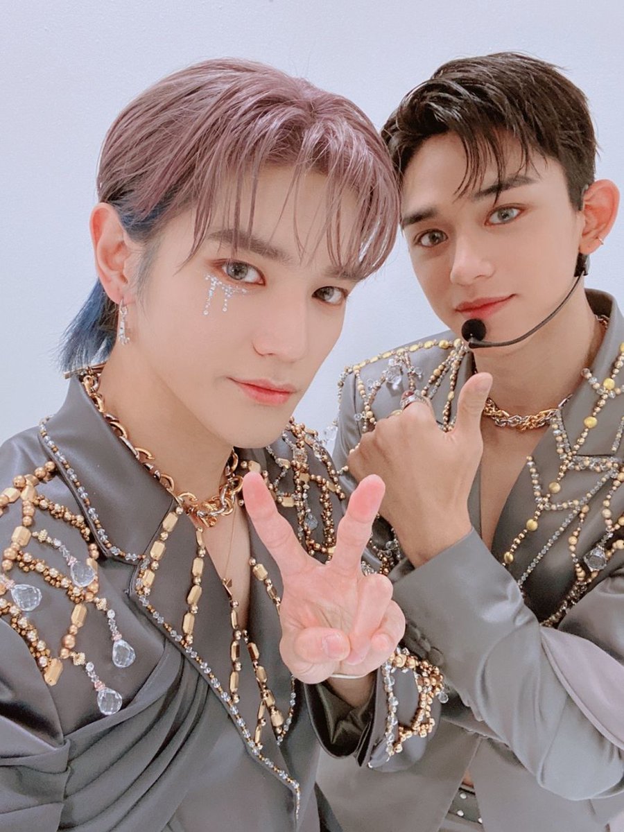 —[251020]
remember when #YUTA AND #TAEYONG sent this on bubble with #LUCAS one year ago today! TT TT <3♥ 
#LUCAS #루카스 #黄旭熙