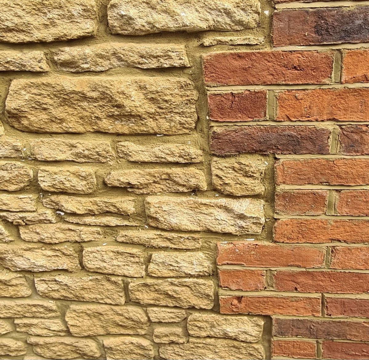 ALCoGroupUK's tweet photo. What a beautiful combination 🧡
.
.
.
.
.
#stone #stonework #alcoproperties #alcopropertydevelopment #bricks #newbuild #bricklaying #hamhillstone #builder #surrey #Build #BuildBuildBuild #brick #bricklayer #Construction https://t.co/8U9h922IF2