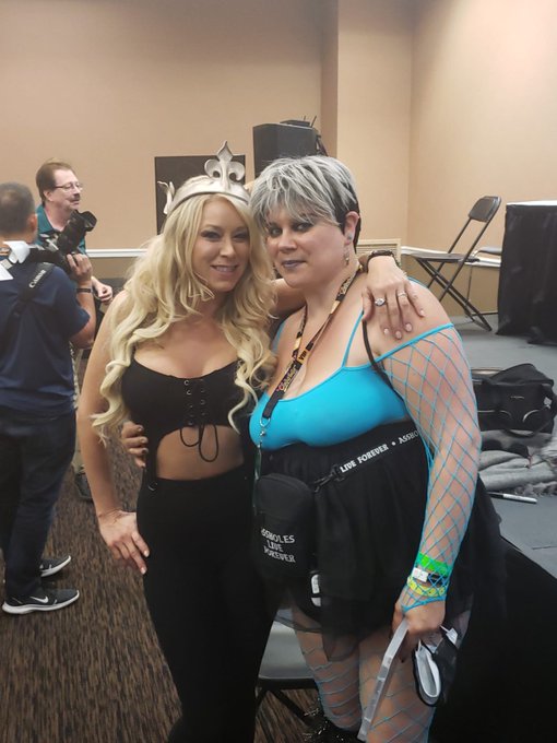 Guess who asked @thekatiemorgan and @Evanstonexxx the best question at their seminar at @EXXXOTICA .<a class="tags" href="/tag/thekatiemorgan">@thekatiemorgan</a><a class="tags" target="_blank" title="On Twitter" href="/?out=eyJ0eXAiOiJKV1QiLCJhbGciOiJIUzUxMiJ9.eyJpYXQiOjE3MjQ5MjM5NzYsImlzcyI6InR3cG9ybnN0YXJzLmNvbSIsIm5iZiI6MTcyNDkyMzk3NiwiZXhwIjoxNzU2NDU5OTc2LCJyZWRpcmVjdF91cmwiOiJodHRwczovL3R3aXR0ZXIuY29tL0V2YW5zdG9uZXh4eCJ9.RqUNIdxMNZ1A5KwtfzLt9Dz3xr6NKap1wy7iQDWxr0pi9Nyqq2I_n0jPu2mI491-D_ogczK-_OayWZhO29Fuzw">@Evanstonexxx</a><a href="/tag/pawg"class="tags"><span>#pawg</span></a><a href="/tag/pegging"class="tags"><span>#pegging</span></a><a href="/tag/cybermonday"class="tags"><span>#cybermonday</span></a><a href="/tag/swingers"class="tags"><span>#swingers</span></a><a href="/tag/fmf"class="tags"><span>#fmf</span></a><a href="/tag/bbwfacesitting"class="tags"><span>#bbwfacesitting</span></a>