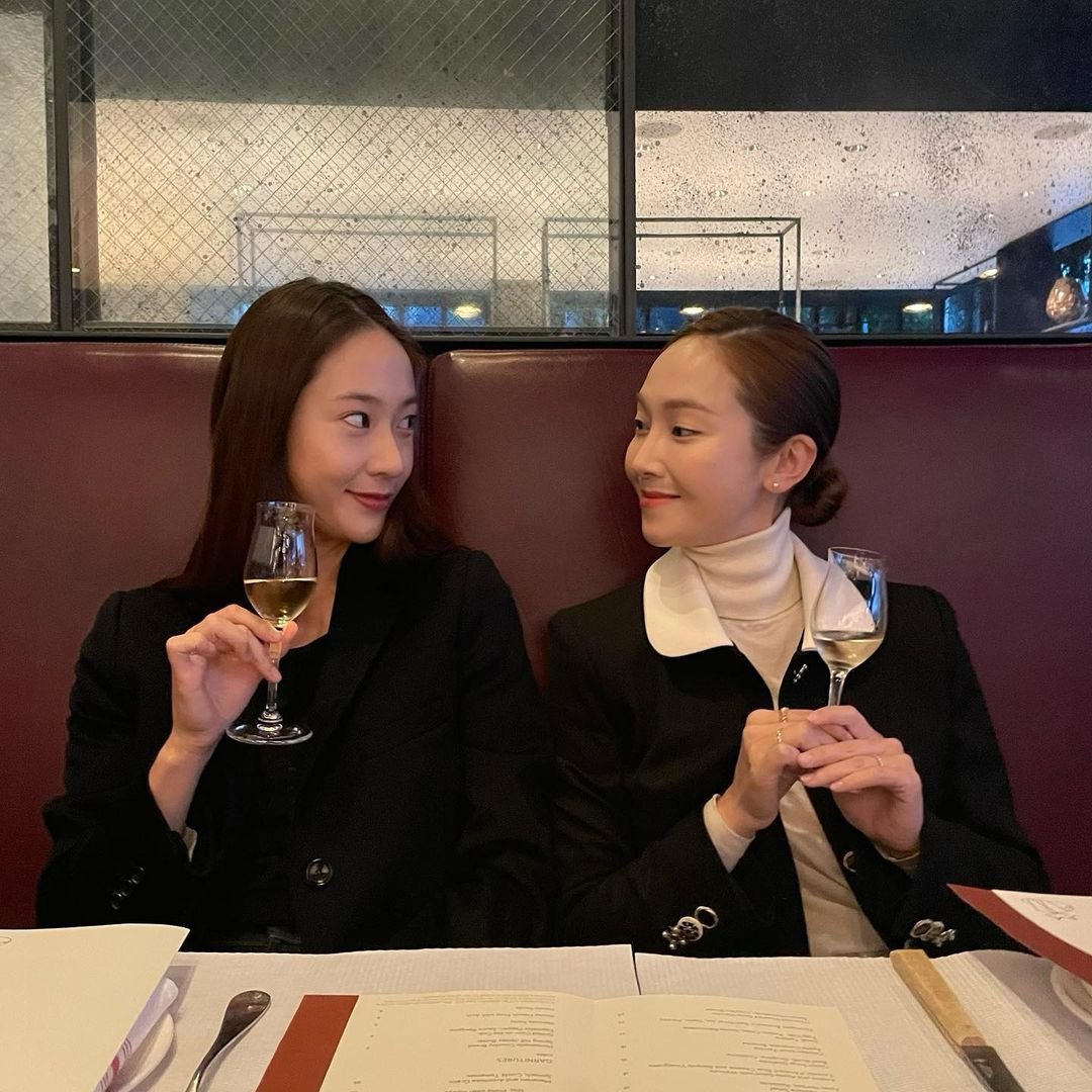 O18SYJ's tweet photo. Cheers to my little birthday girl🥂✨ @OM0MR https://t.co/gS4EICPOeE