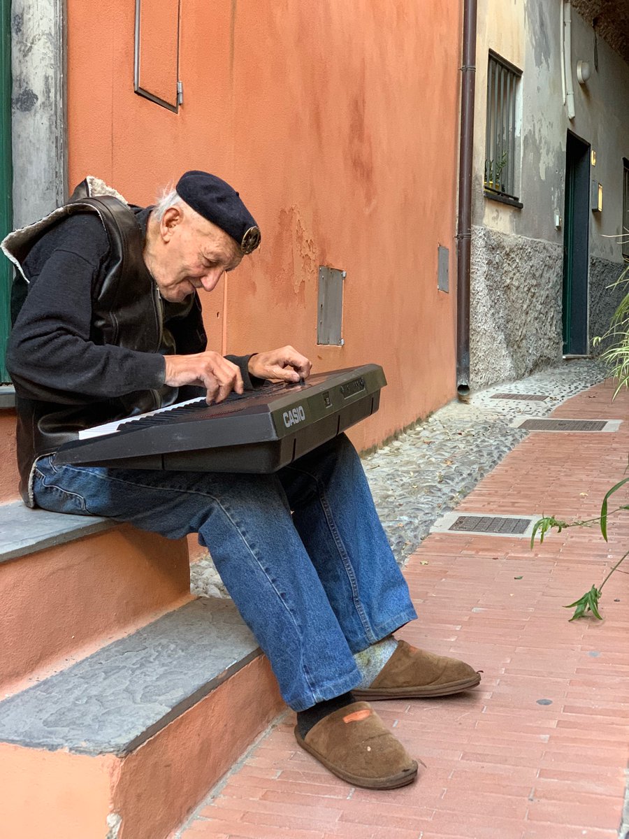 akubiz's tweet photo. Tag 2 der #bildungsfahrt2021 in #ligurien
Diesmal mit Einführungsvortrag in #testico Besuch des ehemaligen Partisan*innen-Lazarett in #ciccioni und der Perlenfischer*innen-Stadt #cervo https://t.co/YjQczQIasI