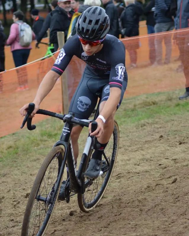 StevenLaurentF's tweet photo. Deuxième weekend de CDF 🇨🇵 et deuxième podium pour la team avec Valentin Guillaud 🥉 qui monte sur la boîte en élite.

Merci à tous ceux qui ont œuvré ce weekend pour la Team Guevel Immobilier Laval Cyclisme 53 https://t.co/dVfnJ3vSL2