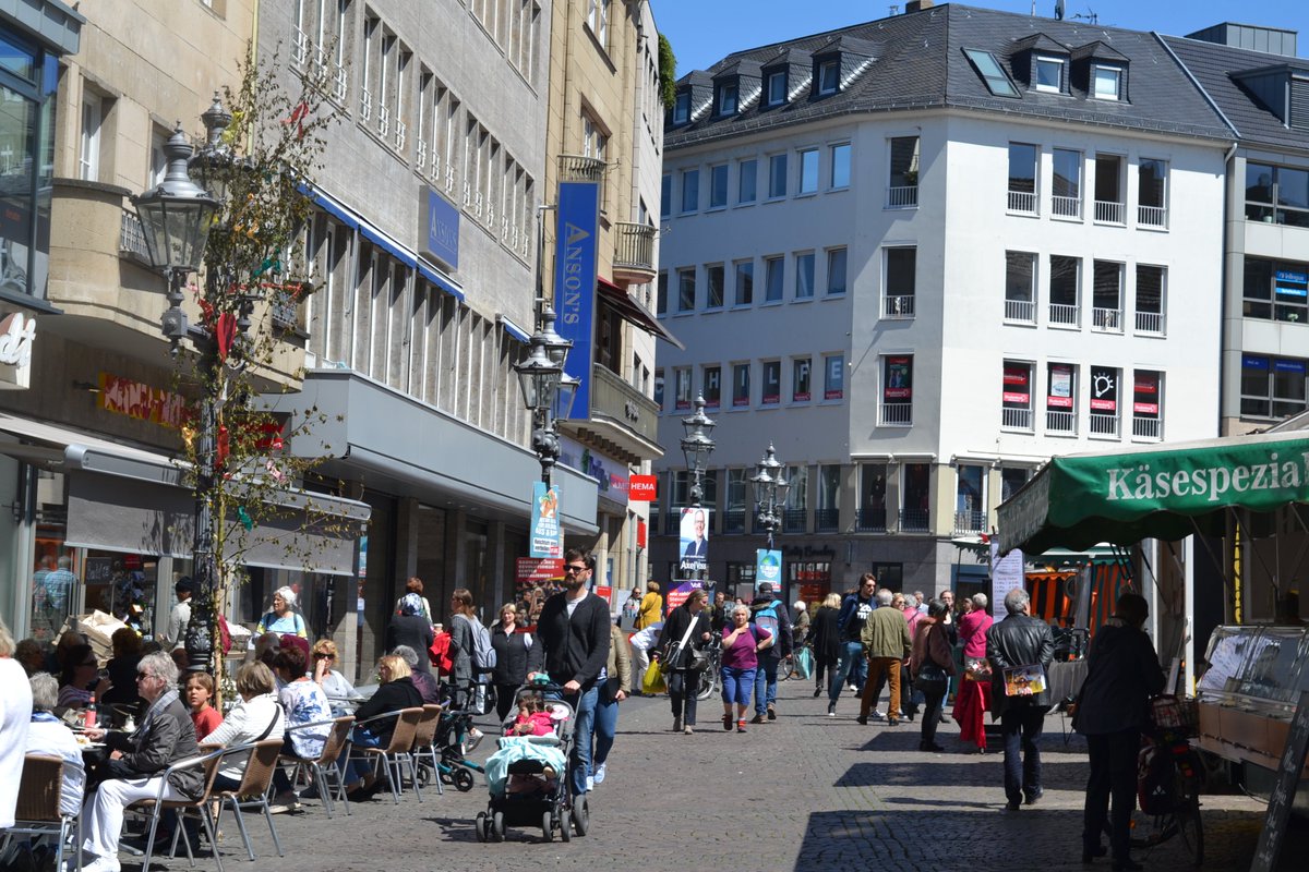 JabirIbnHonheim's tweet photo. Bonn - Germany #StreetPhotography #Bonn #EverydayLife #MMXIX https://t.co/GjALkzKfdS
